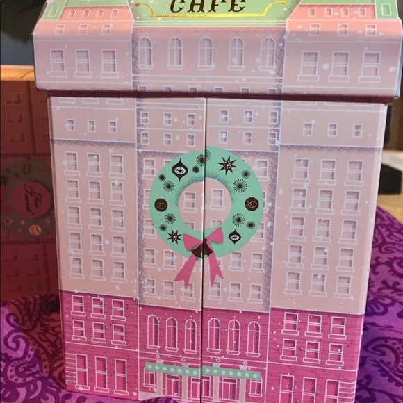 Too face Grande Hotel Cafe 2016 Holiday Release - Picture 8 of 8